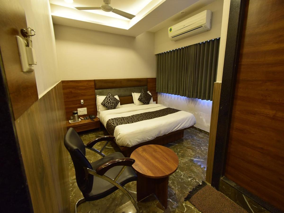 Hotel Lake Palace Ahmedabad Exterior photo